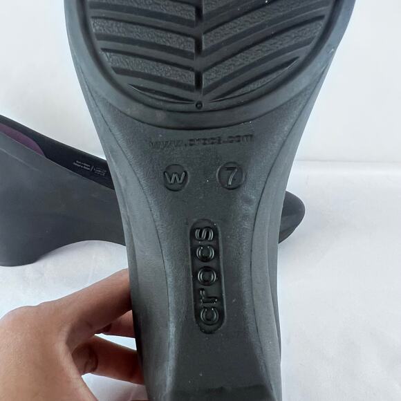 Crocs Lina Wedges Shoes Pump Black Dual Comfort Wedge Heel Women’s Size 7 - Picture 6 of 6
